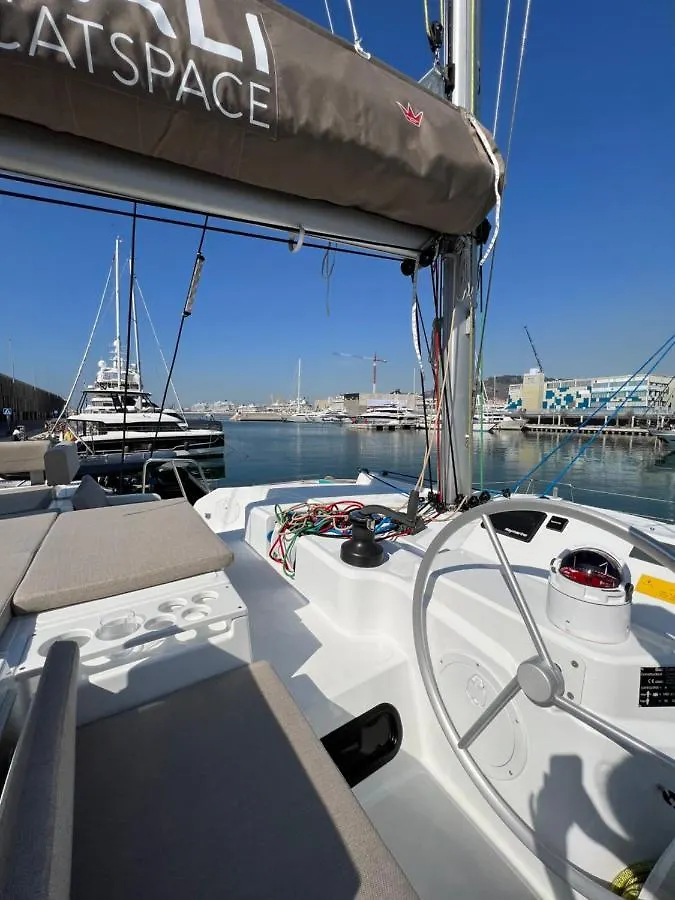 Private Exclusive Catamaran 'Hang Loose' Barcelona 0*,