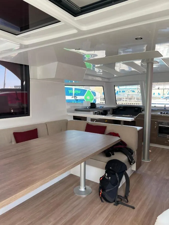 Úszó hotel Private Exclusive Catamaran 'Hang Loose' Barcelona