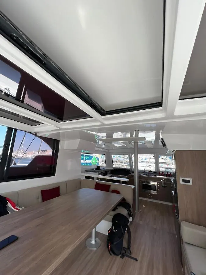 Private Exclusive Catamaran 'Hang Loose' Barcelona Spanyolország