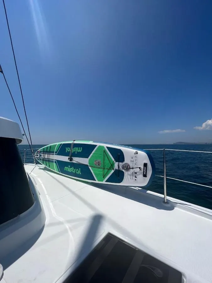 Private Exclusive Catamaran 'Hang Loose' Barcelona Úszó hotel